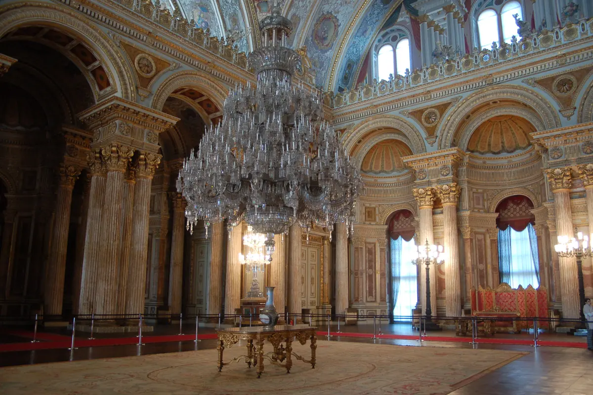 The vaulted Ceremonial Hall with a huge crystal chandelier hanging from the dome above a red carpet.